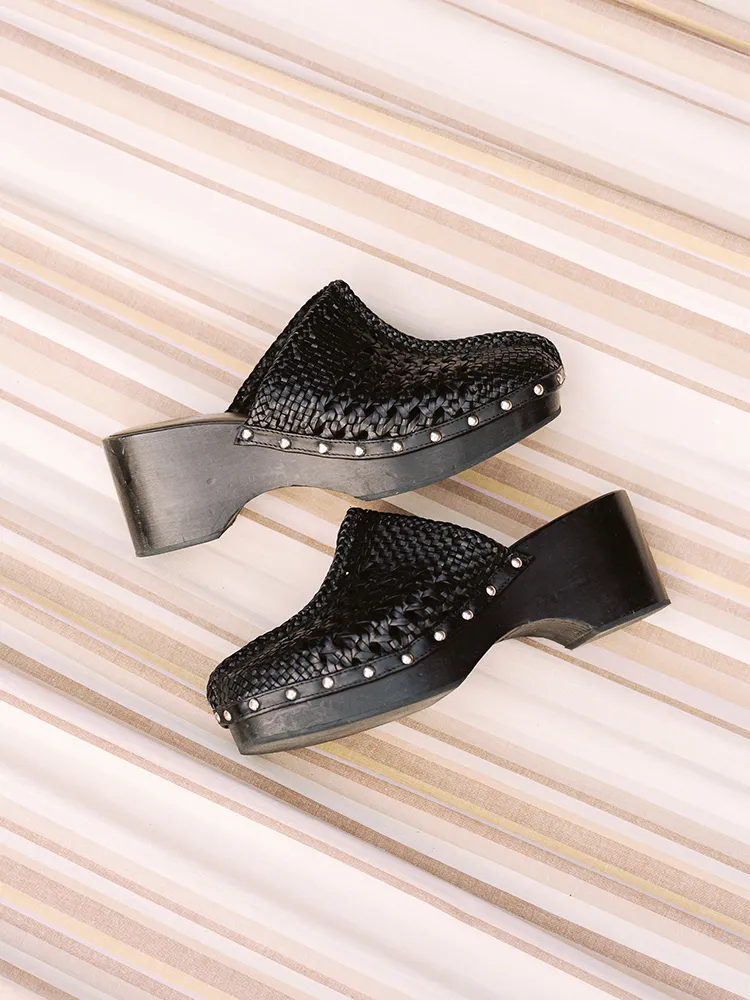 YVONE Black clog sandal