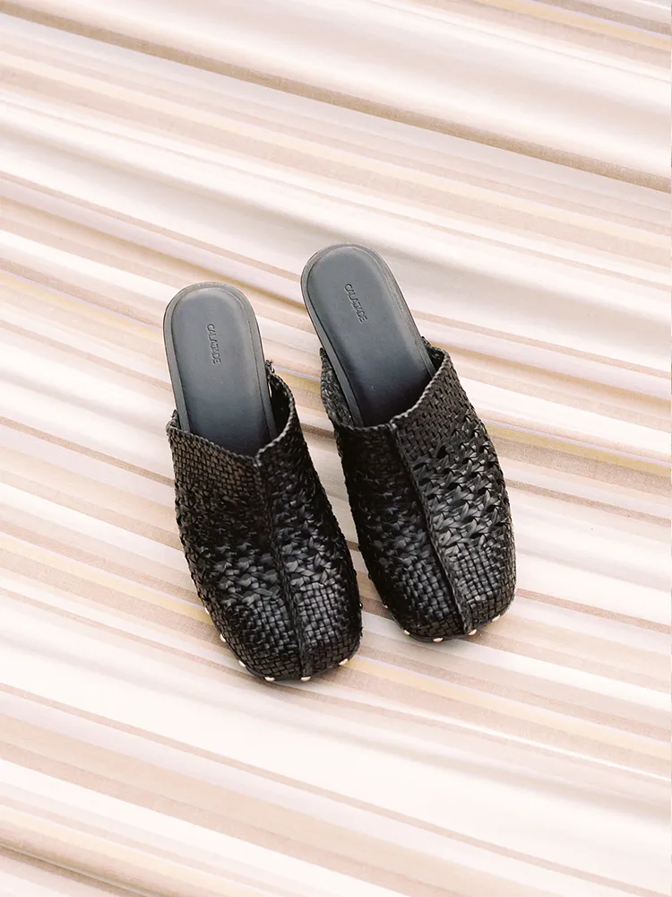 YVONE Black clog sandal